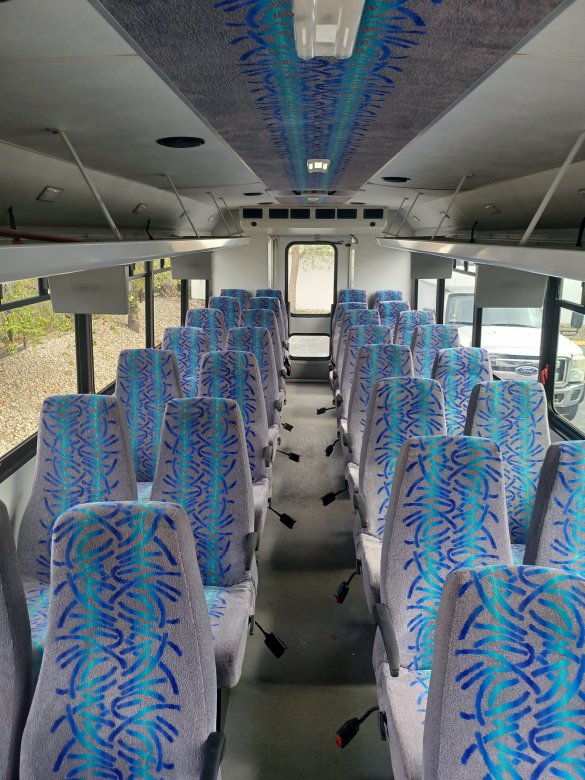 2013 Glaval Ford F550 Limo Bus