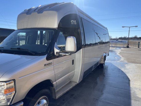 2014 Ford E-450 Executive Shuttle for Sale in Grand Island, NE - Photo 3