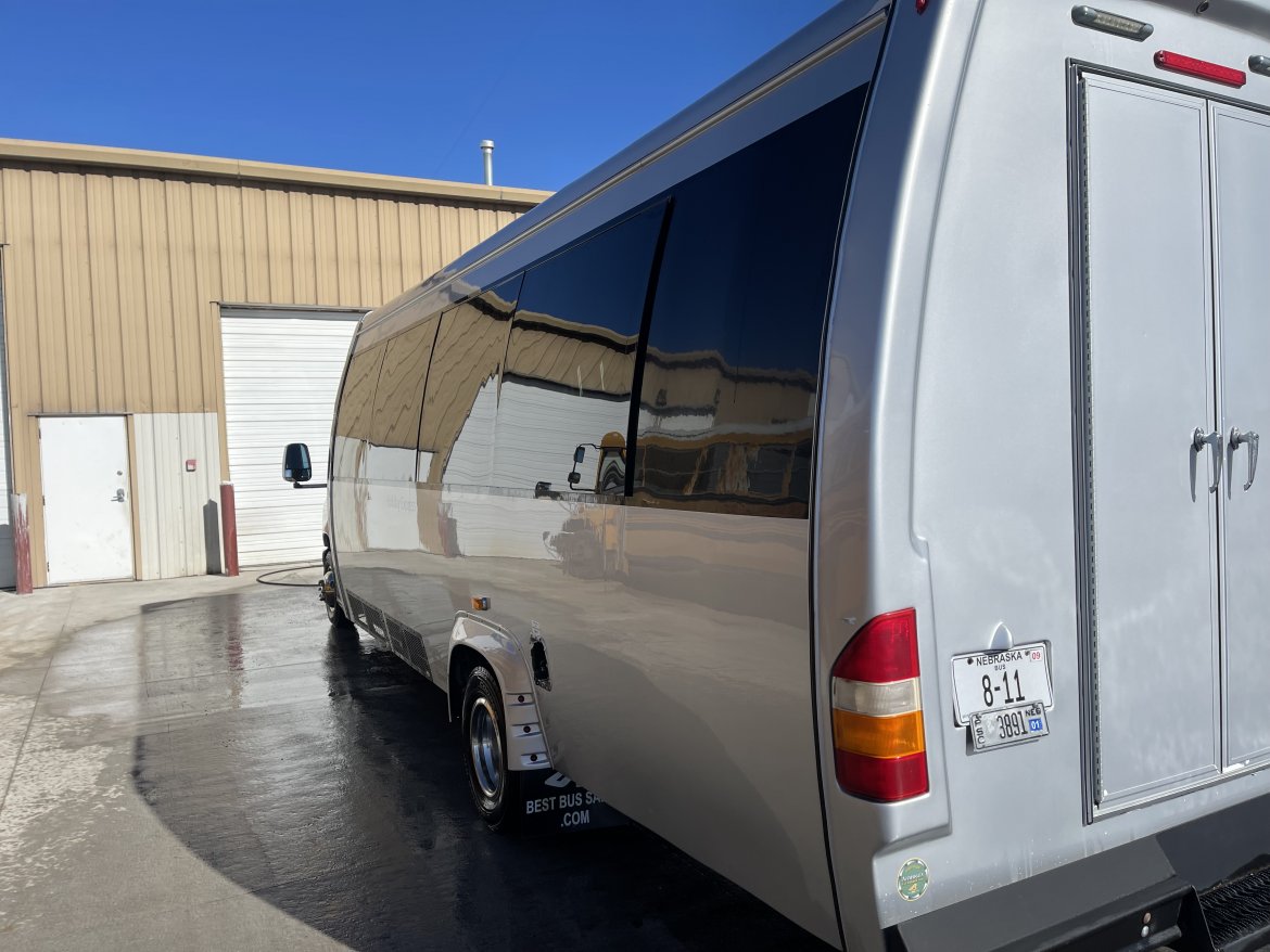 Executive Shuttle for Sale in Grand Island, NE - Photo 4