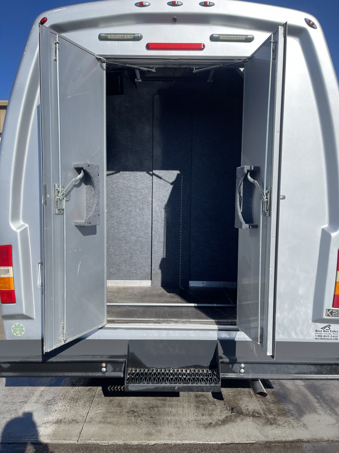 Executive Shuttle for Sale in Grand Island, NE - Photo 8