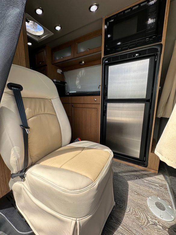 2016 Roadtrek Mercedes-Benz Sprinter 3500