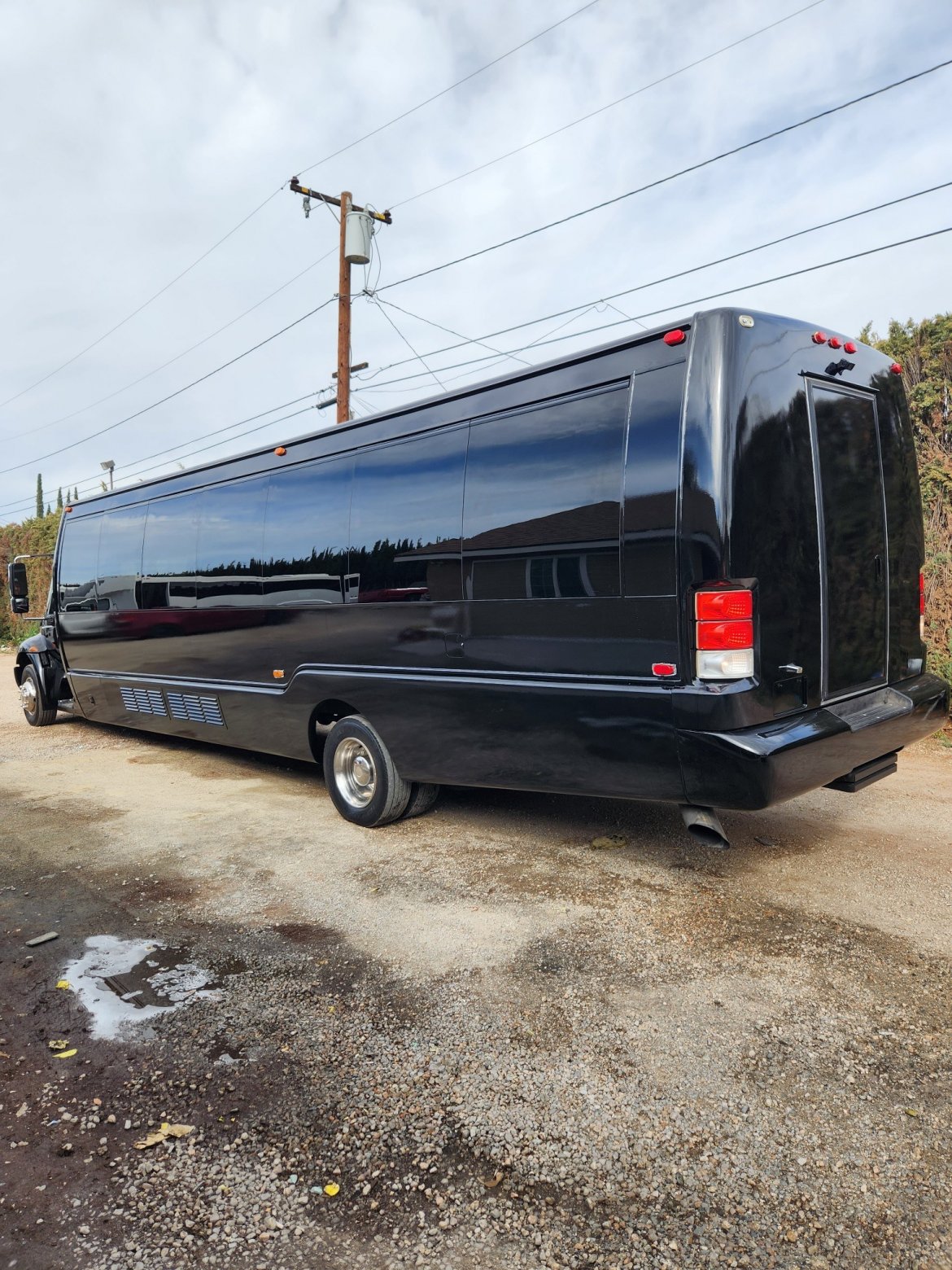 2008 Krystal Koach  International 3200 Limo Bus - Photo 3