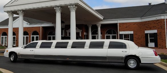 1999 Lincoln Towncar Limousine for Sale in Ellisville, MO - Photo 2