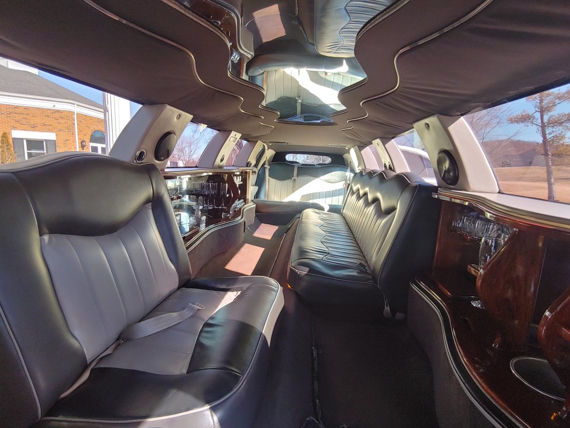 Limousine for Sale in Ellisville, MO - Photo 15
