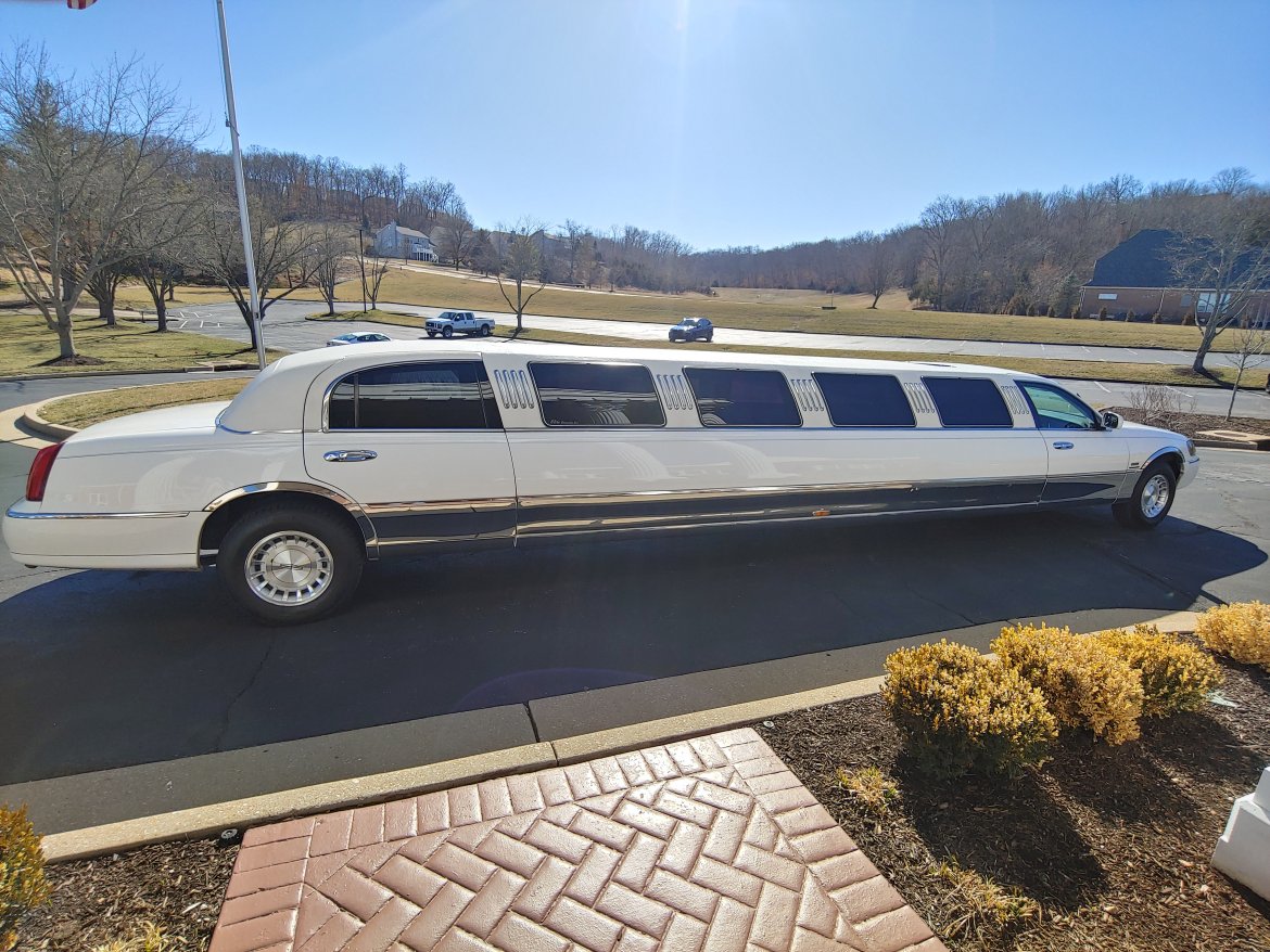 Limousine for Sale in Ellisville, MO - Photo 26
