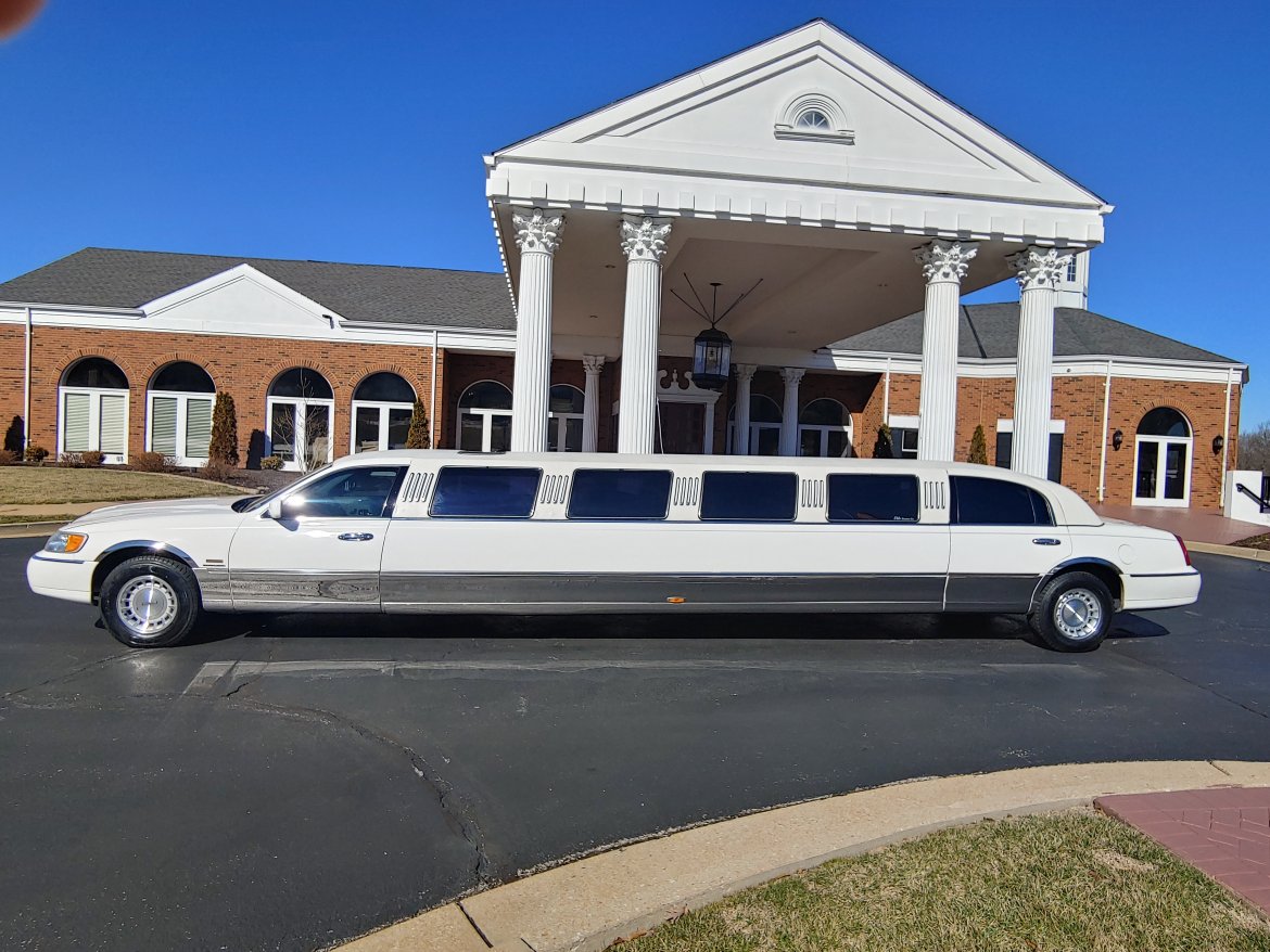 Limousine for Sale in Ellisville, MO - Photo 27