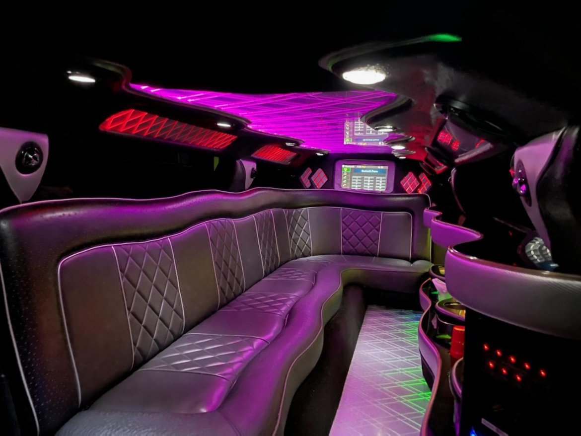 2014 Moonlight Chrysler 300 Limousine - Photo 3
