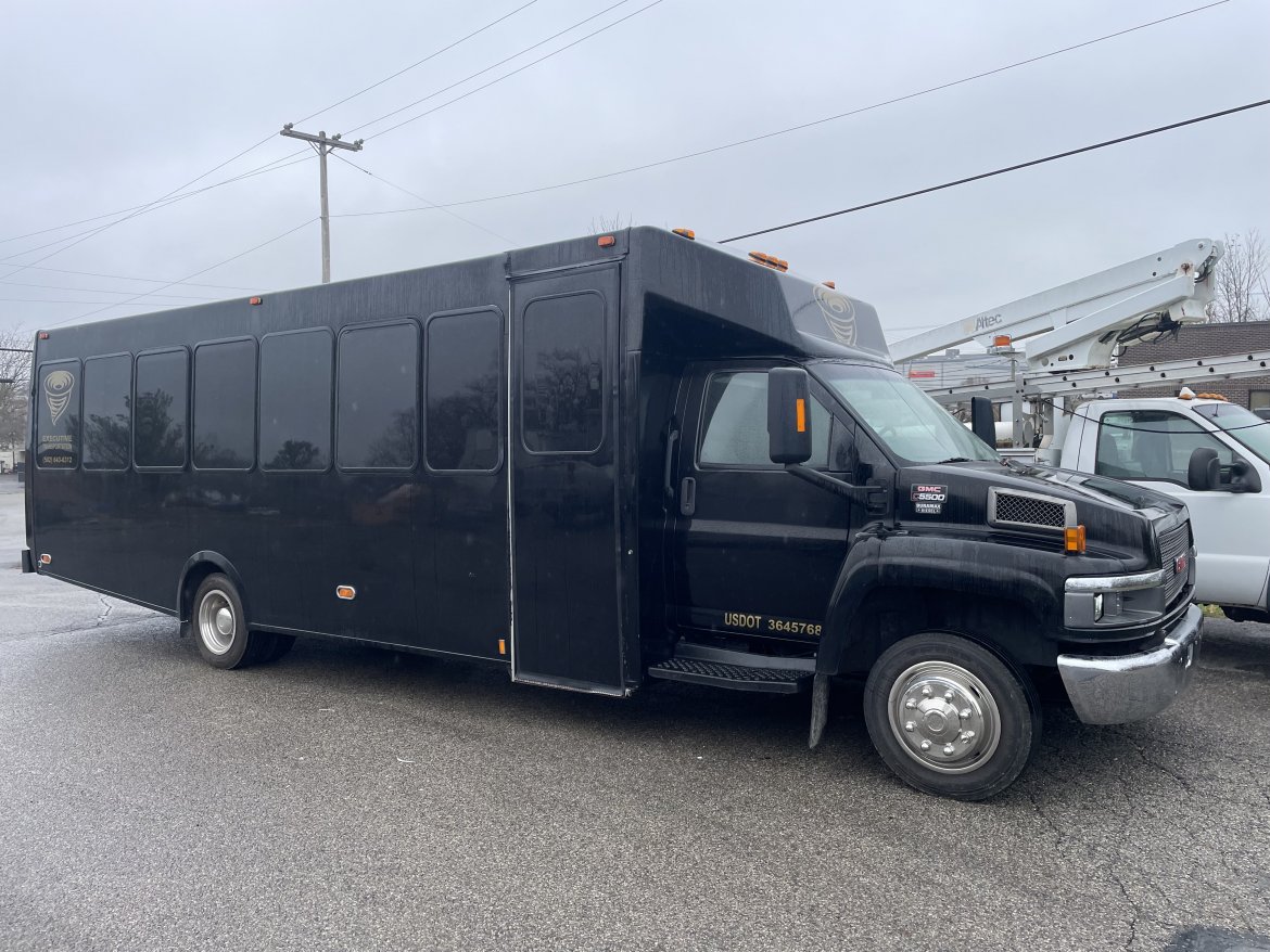 Limo Bus for sale: 2009 GMC 5500