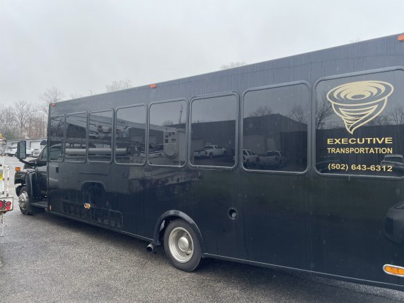 2009 GMC 5500 Limo Bus for Sale in Louisville, KY - Photo 3