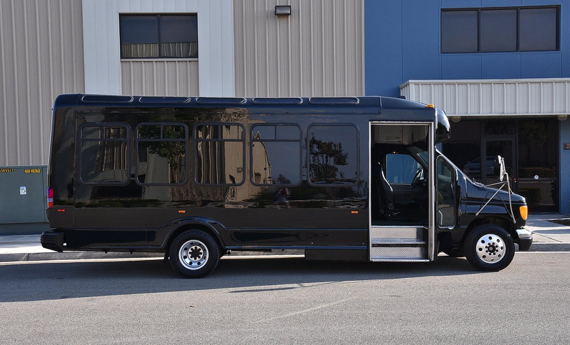 Photo of Limo Bus for sale: 2003 Ford E-450 by Eldorado
