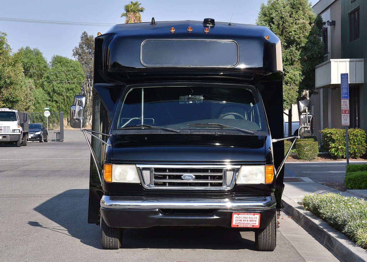 Photo of Limo Bus for sale: 2003 Ford E-450 by Eldorado