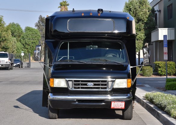 2003 Ford E-450 Limo Bus for Sale in Fontana, CA - Photo 3