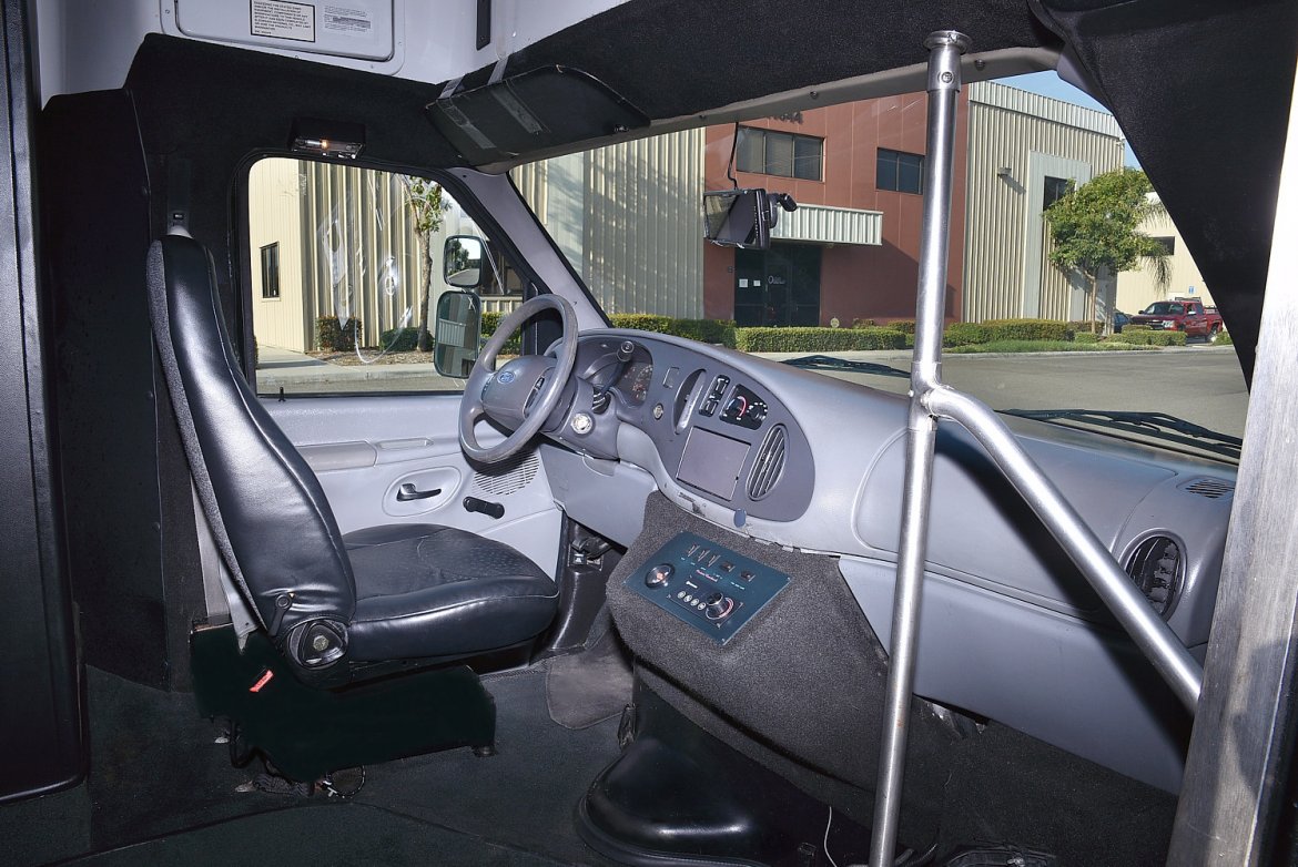 Photo of Limo Bus for sale: 2003 Ford E-450 by Eldorado