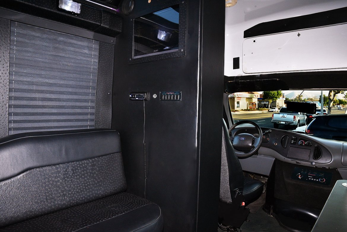 Photo of Limo Bus for sale: 2003 Ford E-450 by Eldorado