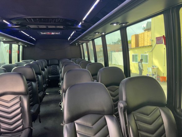 2017 Ford F550 Executive Shuttle for Sale in Anaheim, CA - Photo 3
