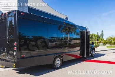 2013 Ford F550 Limo Bus for Sale in Fort Myers, Florida, US - Photo 3