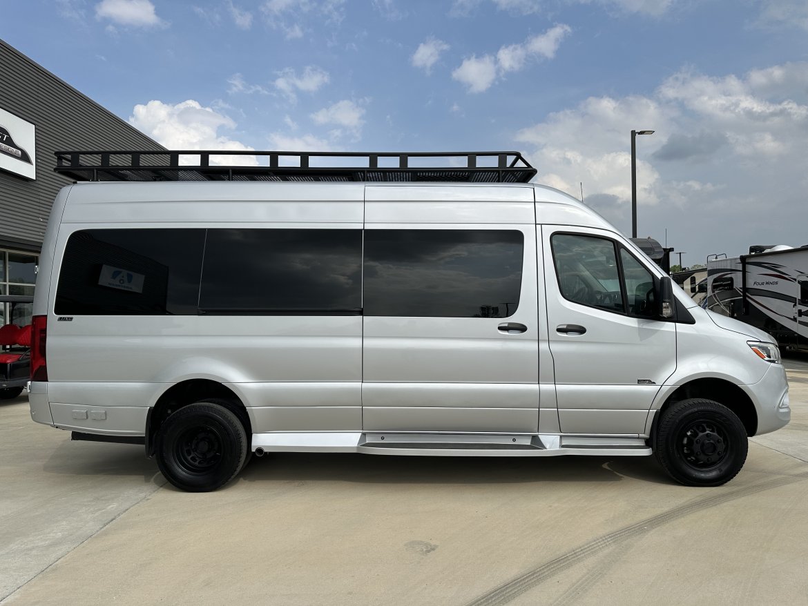 2023 Midwest Daycruiser D6 4X4 with Roof Rack - Photo 2