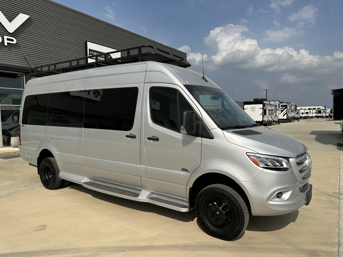 2023 Midwest Daycruiser D6 4X4 with Roof Rack - Photo 3