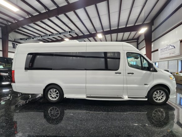 2021 Mercedes-Benz Sprinter 2500 Luxe D6 Lithium Sprinter for Sale in Cypress, TX - Photo 2