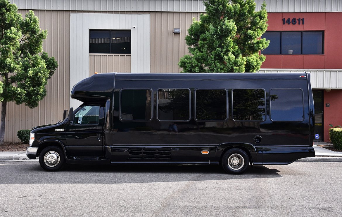 Photo of Limo Bus for sale: 2011 Ford E-450 by Supreme