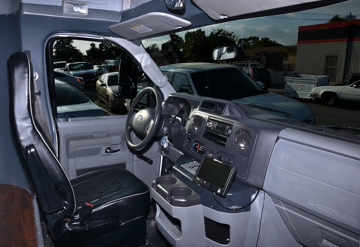 Photo of Limo Bus for sale: 2011 Ford E-450 by Supreme