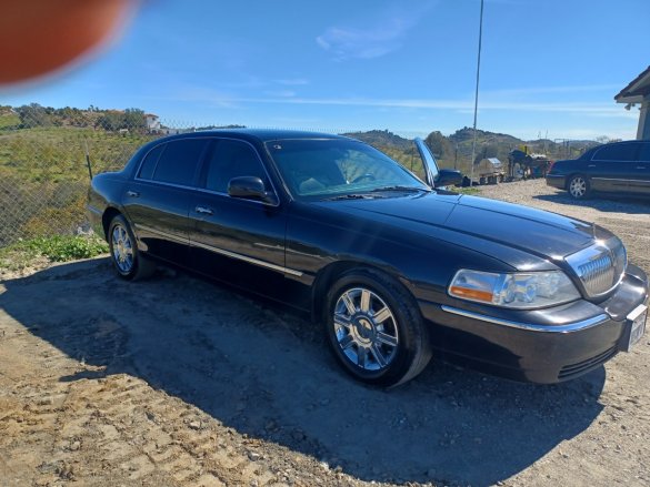 2011 Lincoln Town Car L Sedan for Sale in Temecula, CA - Main Photo