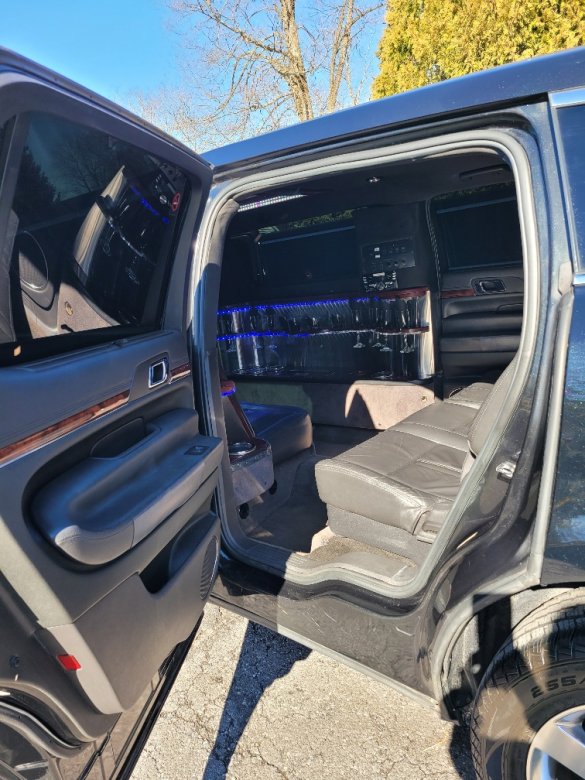 2013 Lincoln MKT Limousine for Sale in STROUDSBURG, PA - Photo 3