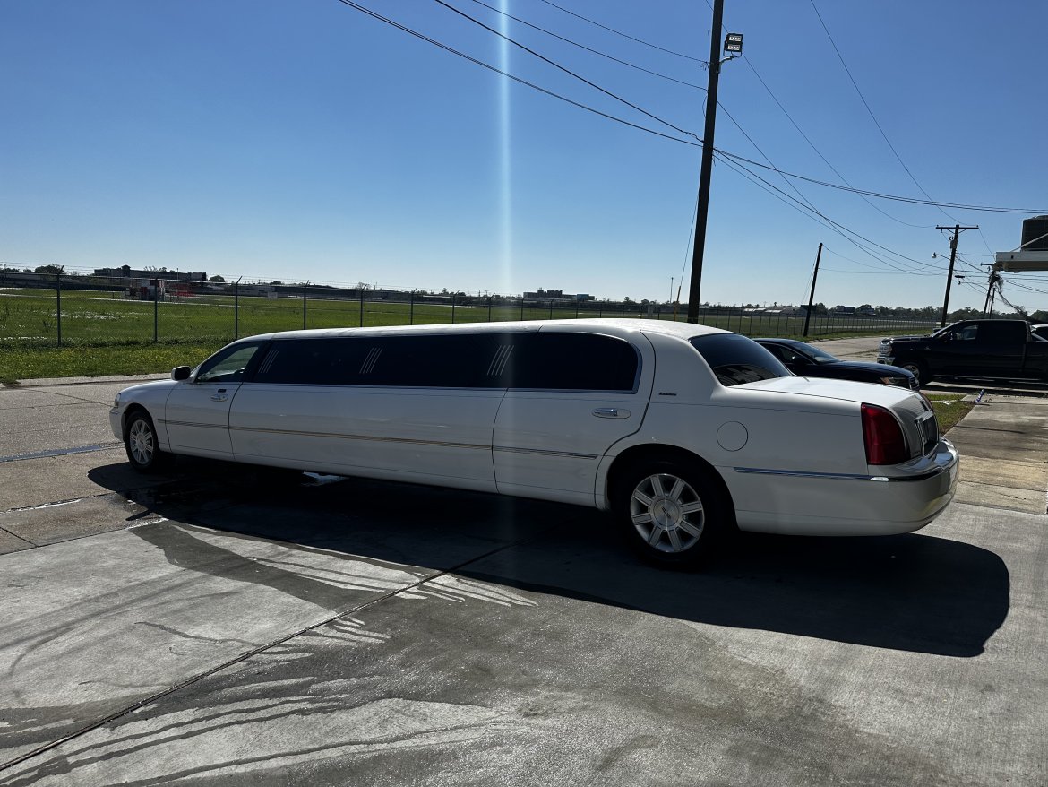 Limousine for sale: 2009 Lincoln Town Car 120 Inch 120" by Ecb Limo