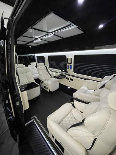 2016 Mercedes-Benz Sprinter 3500 Sprinter for Sale in Miami, Florida, US - Photo 4