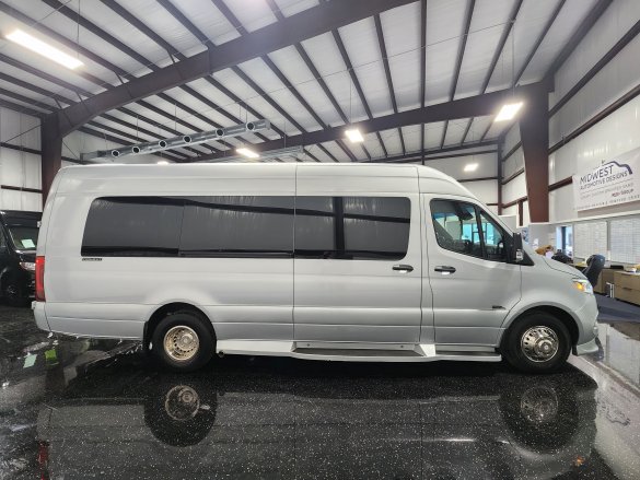 2023 Mercedes-Benz Sprinter 3500XD Business Class Club J Sprinter for Sale in Cypress, TX - Photo 2