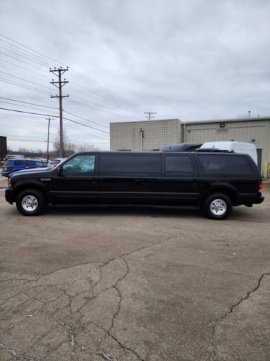 2005 Ford Excursion SUV Stretch for Sale in Erie, Pennsylvania, US - Photo 4