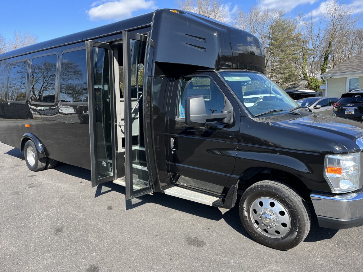 Shuttle Bus for sale: 2015 Ford E450 by Ameritrans