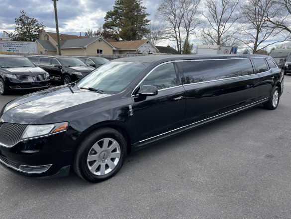 2016 Lincoln MKT Limousine for Sale in Pasadena, MD - Photo 3