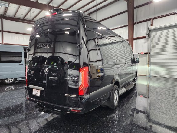 2023 Mercedes-Benz Midwest Luxe Proffesional Series Limo Sprinter for Sale in Houston, TX - Photo 3