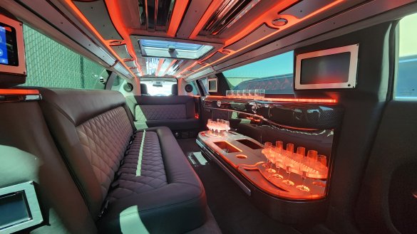 2021 Chrysler 300 Limousine for Sale in Anaheim, CA - Photo 3