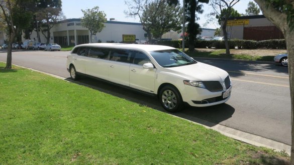 2015 Lincoln MKT Limousine for Sale in Carson, CA - Photo 2