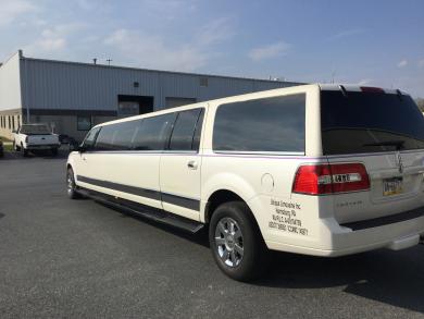 2011 Lincoln Navigator Limousine for Sale in Harrisburg, PA - Photo 2