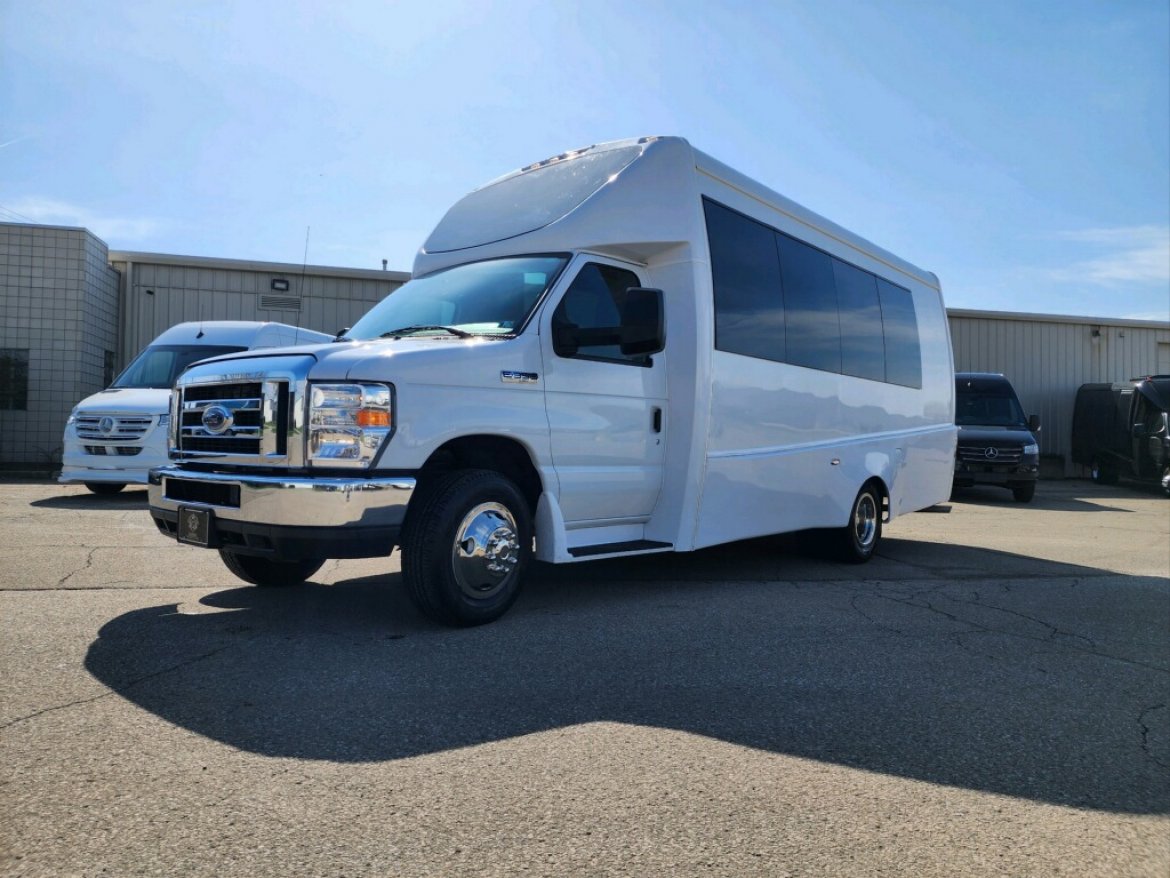 Shuttle Bus for Sale in Erie, PA - Photo 3