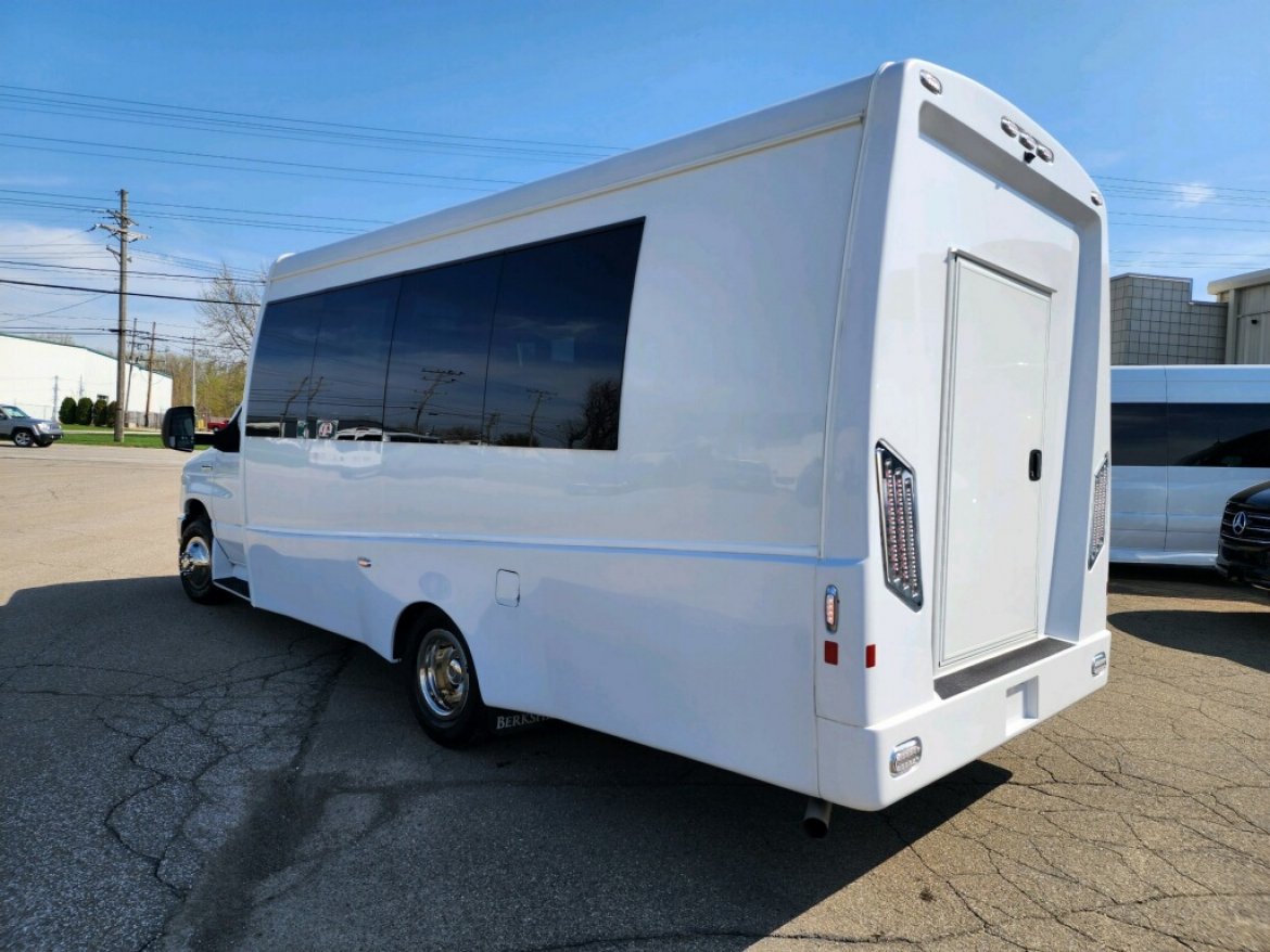 Shuttle Bus for Sale in Erie, PA - Photo 7