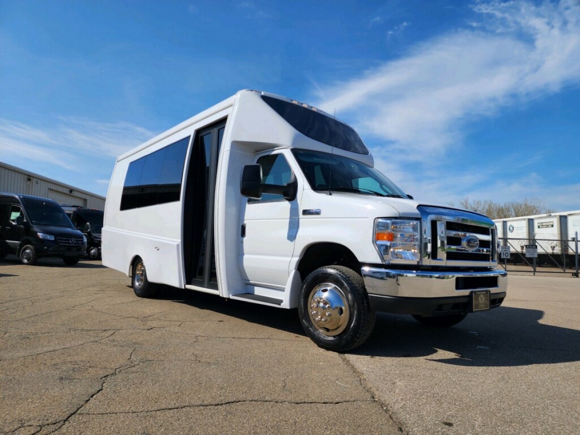 Shuttle Bus for Sale in Erie, PA - Photo 8