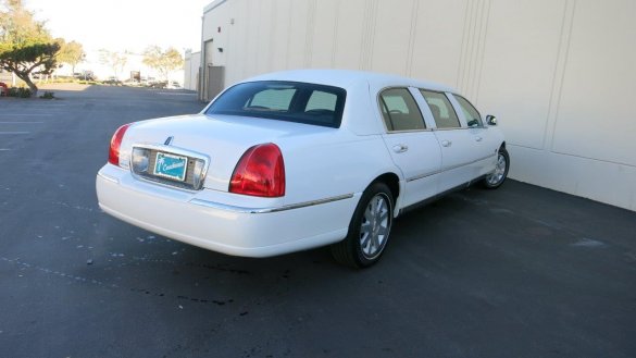 2004 Lincoln Town Car Limousine for Sale in Carson, CA - Photo 3