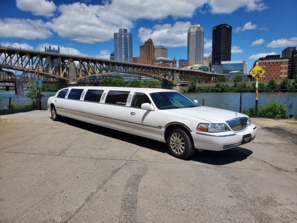 2007 Lincoln Towncar Limousine for Sale in SCOTTDALE, PA - Main Photo