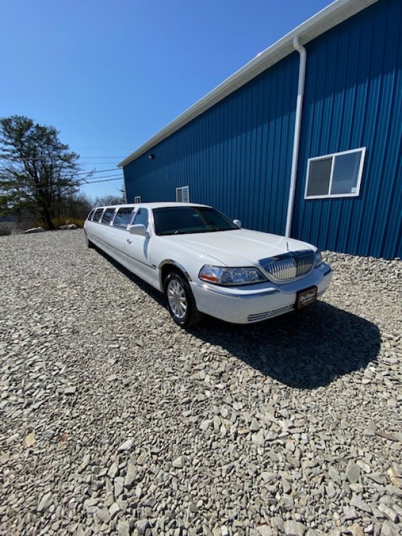2007 Lincoln Towncar Limousine for Sale in SCOTTDALE, PA - Photo 2