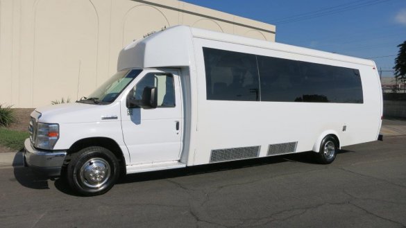 2013 Ford E-450 Shuttle Bus for Sale in Carson, CA - Photo 2