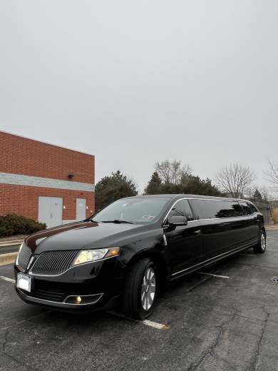 2015 Lincoln MKT Limousine for Sale in Naperville, IL - Main Photo
