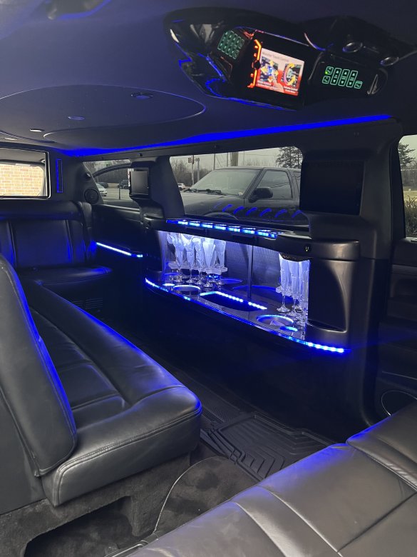 2015 Lincoln MKT Limousine for Sale in Naperville, IL - Photo 3