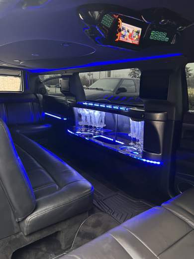 2015 Lincoln MKT Limousine for Sale in Naperville, Illinois, US - Photo 3