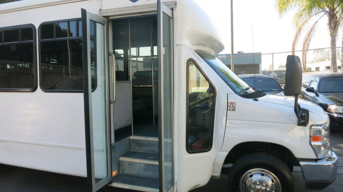 Photo of Shuttle Bus for sale: 2010 Ford E-450 by Starcraft