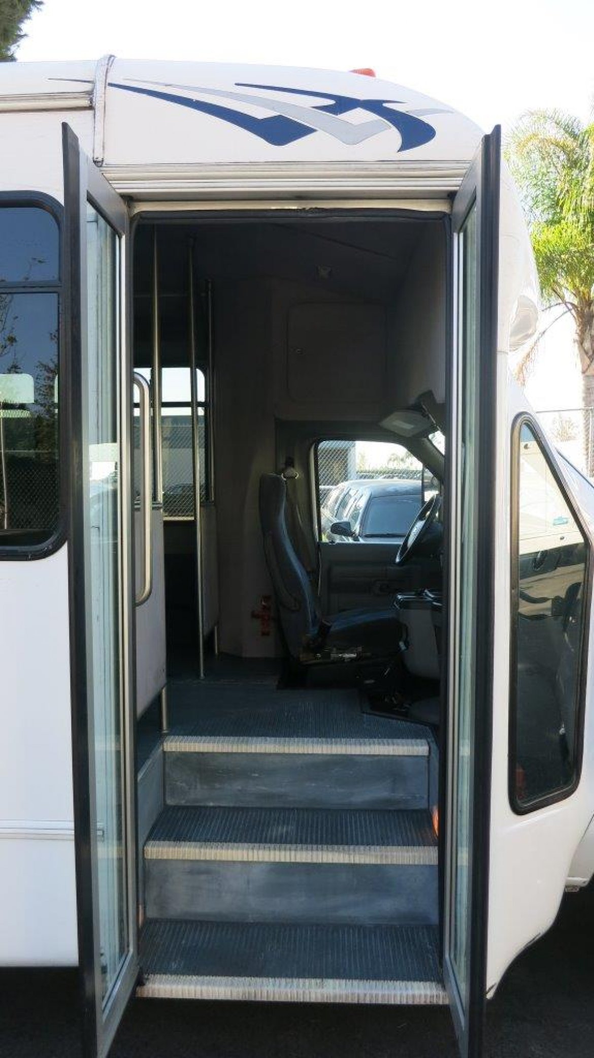 Photo of Shuttle Bus for sale: 2010 Ford E-450 by Starcraft