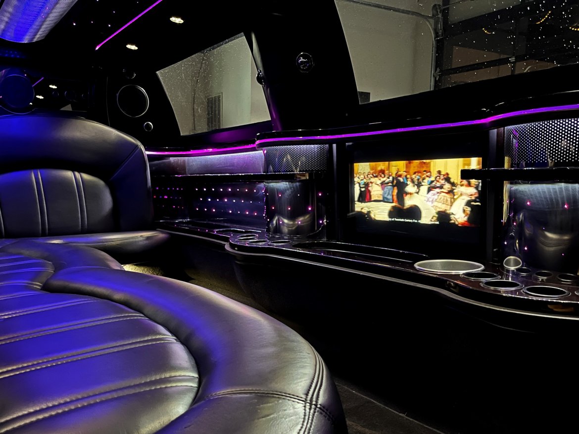 2015 Executive Coach Builders Lincoln MKT Limousine - Photo 3